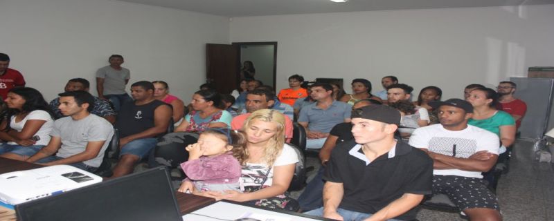 Mais 35 famílias assinam contratos de suas casas, para o Bairro Zezinho Coelho.